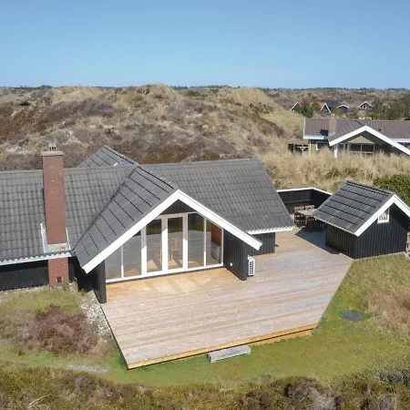 Three-bedroom Holiday In *